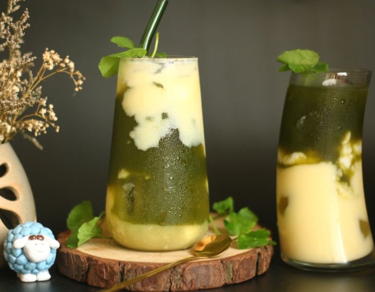 Nước ép rau má đậu xanh Nước ép rau má đậu xanh