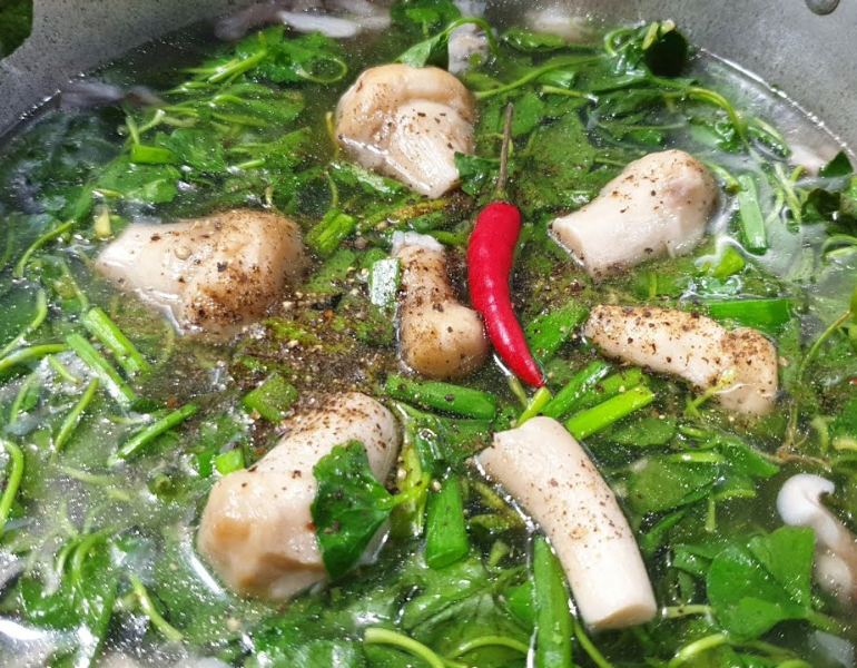 Canh rau má nấu nấm Canh rau má nấu nấm