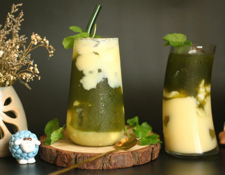 Nước ép rau má giải nhiệt kết hợp với đậu xanh Nước ép rau má giải nhiệt kết hợp với đậu xanh